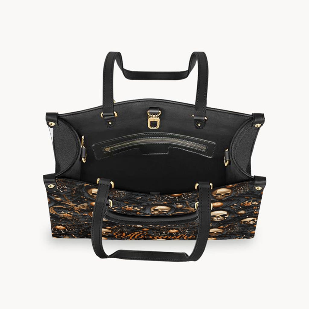 Sac à main en cuir personnalisé avec tête de mort dorée