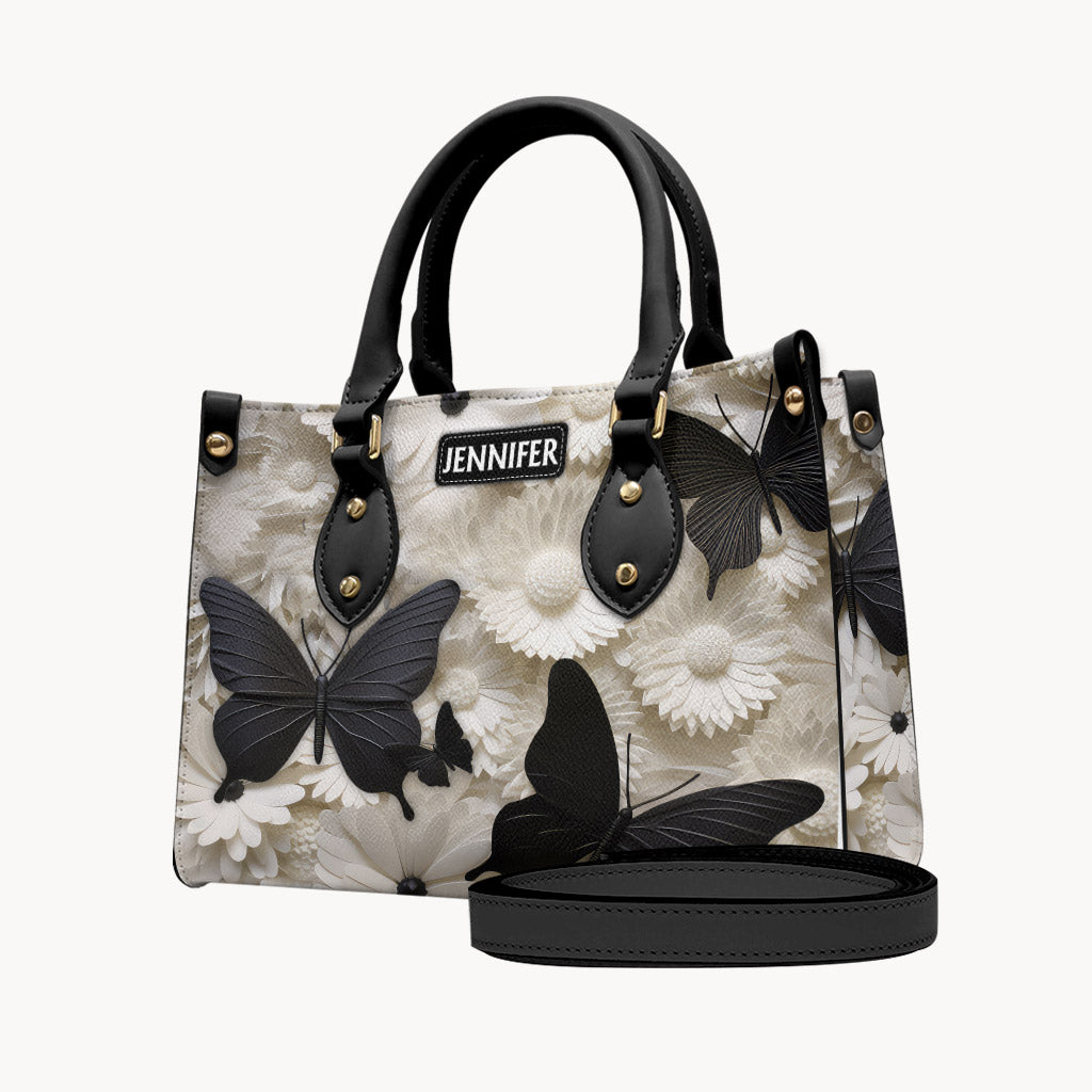 Sac à main en cuir personnalisé avec papillons et fleurs noirs et blancs élégants