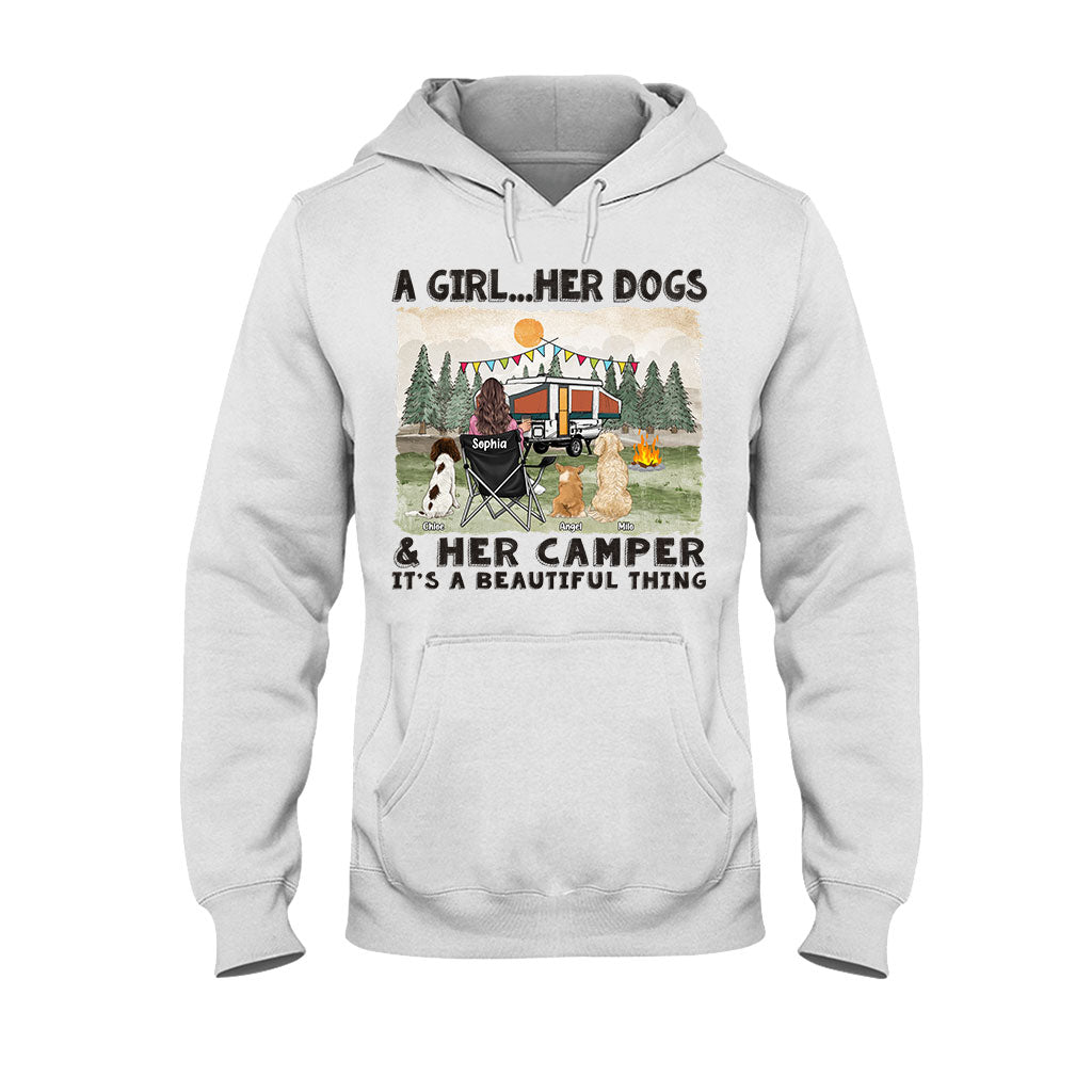 Une fille, ses chiens et sa caravane - T-shirt et sweat à capuche personnalisés sur le thème du camping