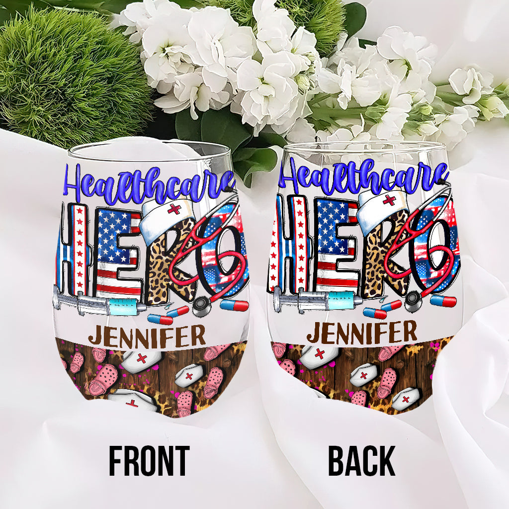 La vie d'infirmière - Cadeau pour une infirmière : maman, elle, épouse, petite amie - Verre à vin entièrement personnalisé