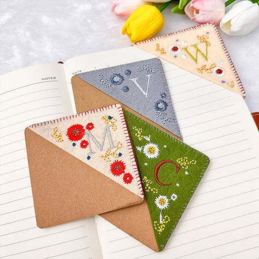 Marque-page personnalisé « Coin Livre » avec initiales, quatre saisons