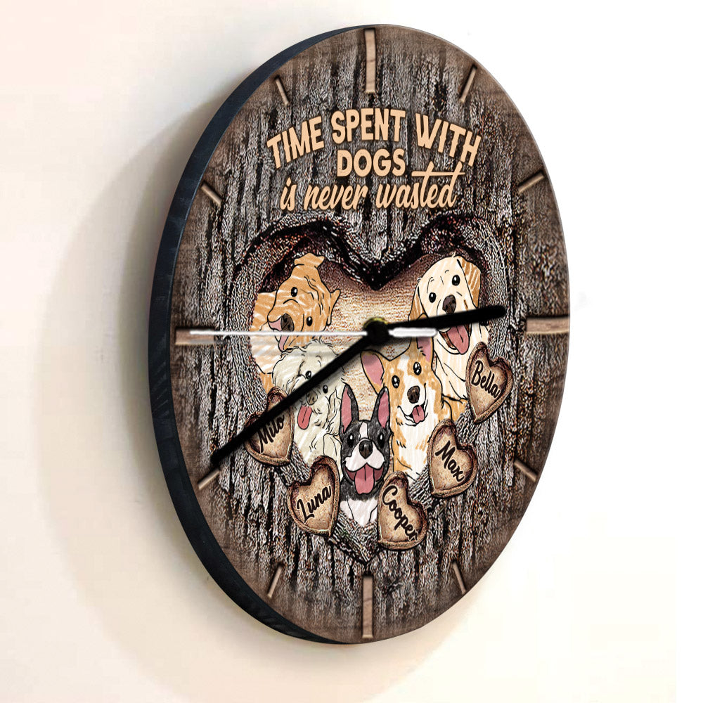 Le temps passé avec les chats et les chiens n'est jamais perdu - Horloge murale personnalisée pour chats