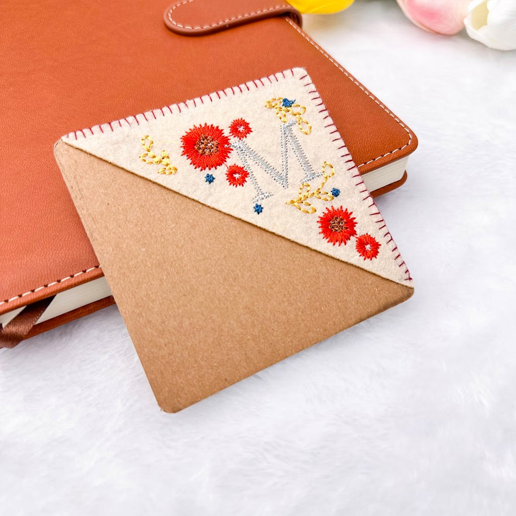 Marque-page personnalisé « Coin Livre » avec initiales, quatre saisons