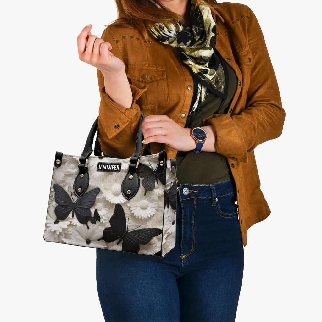 Sac à main en cuir personnalisé avec papillons et fleurs noirs et blancs élégants