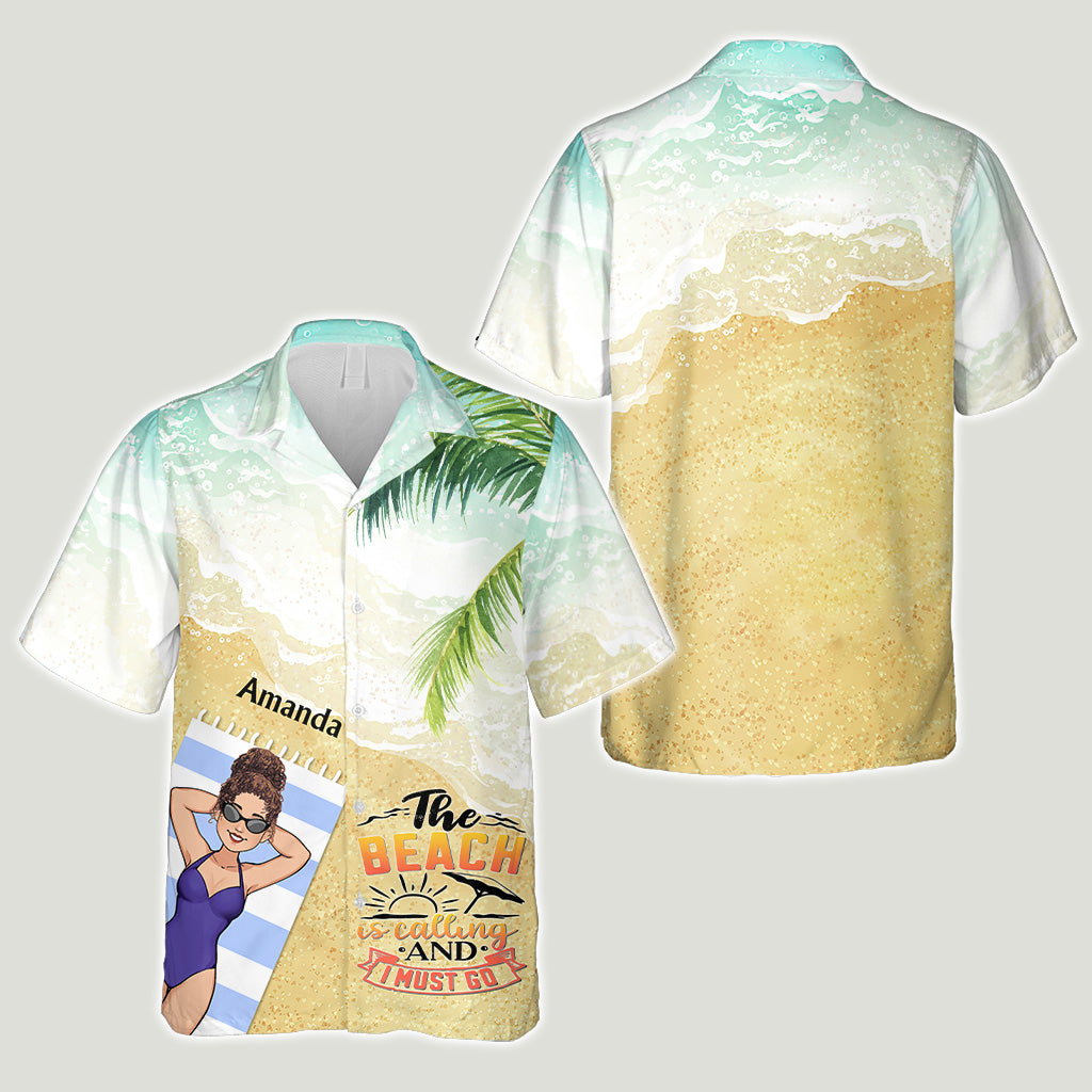 La plage m'appelle et je dois y aller - Cadeau pour amoureux de la mer (ami, sœur, petite amie, épouse, maman, frère, papa, mari, petit ami) - Chemise hawaïenne personnalisée