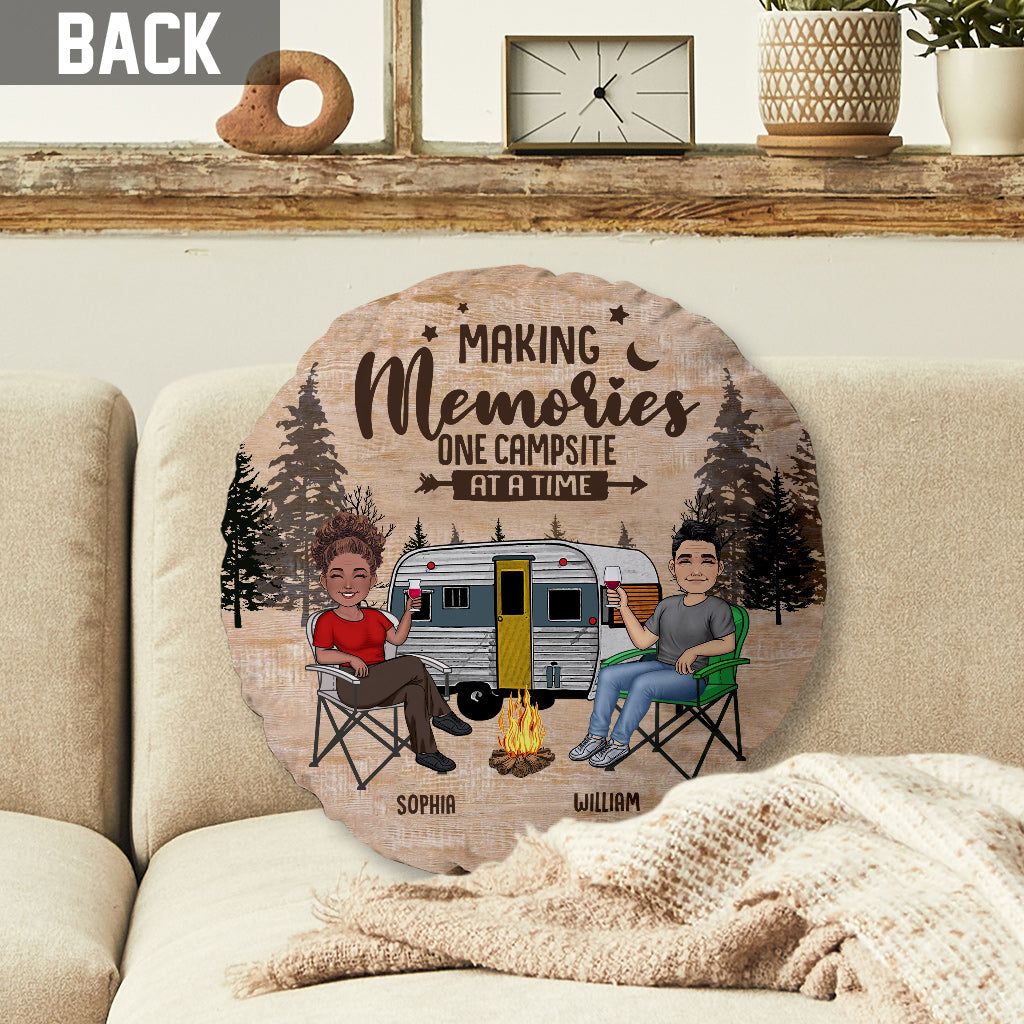 Happy Camper - Cadeau de camping pour mari, femme, petit ami - Oreiller de forme personnalisée