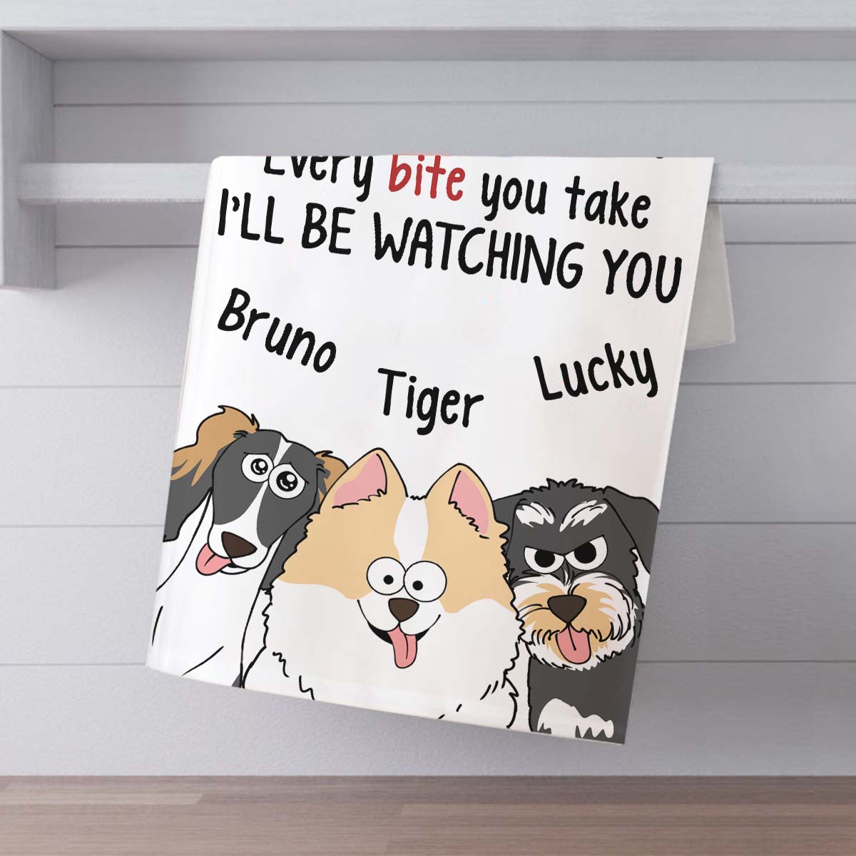 Je vous surveillerai à chaque en-cas que vous préparerez - Cadeau pour les amoureux des chiens et des chats - Serviette personnalisée