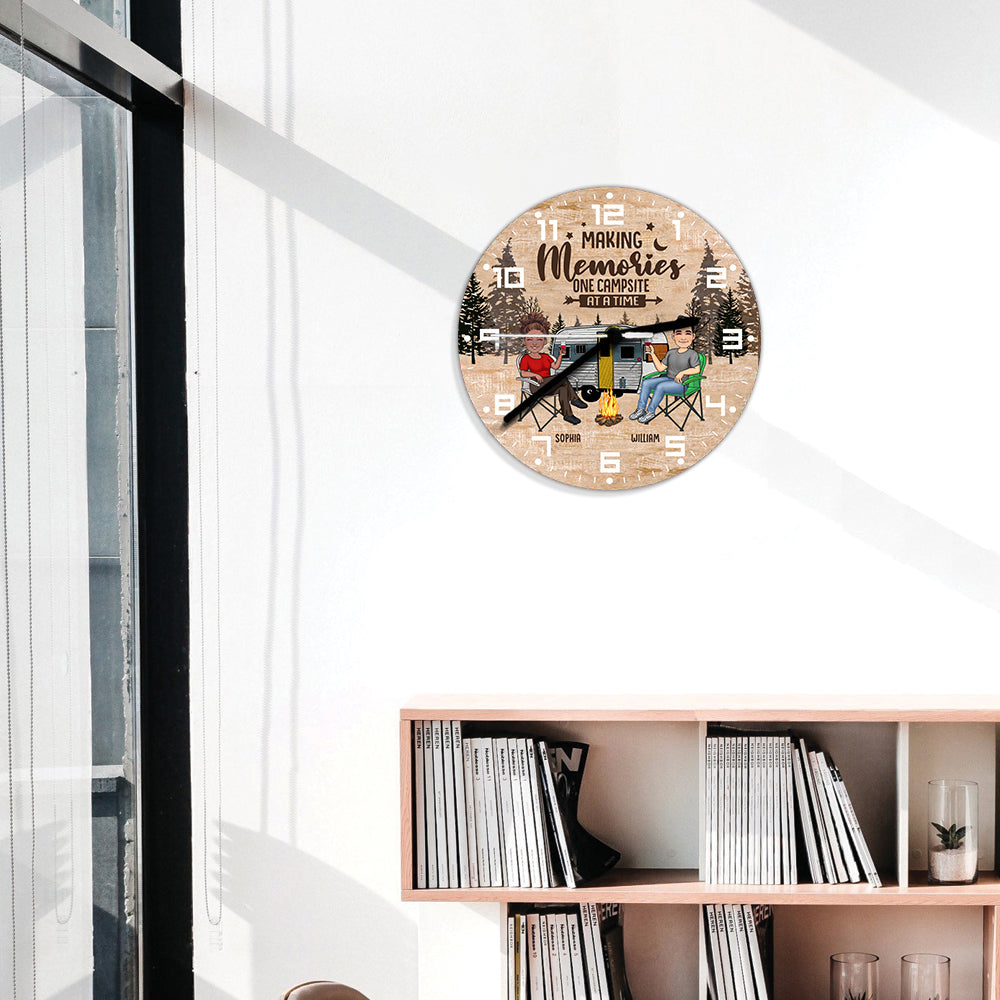 Horloge murale de camping personnalisée Happy Camper
