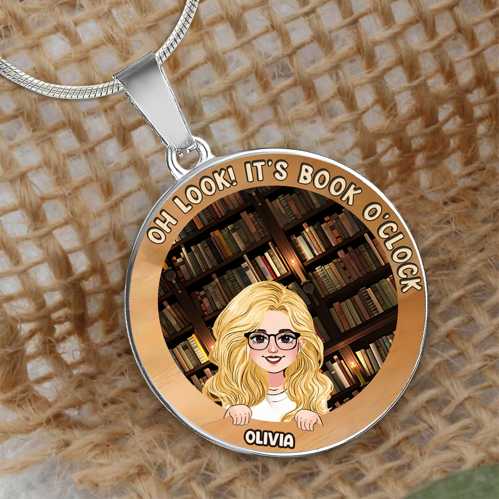 C'est l'heure du livre ! - Collier pendentif rond personnalisé en forme de livre