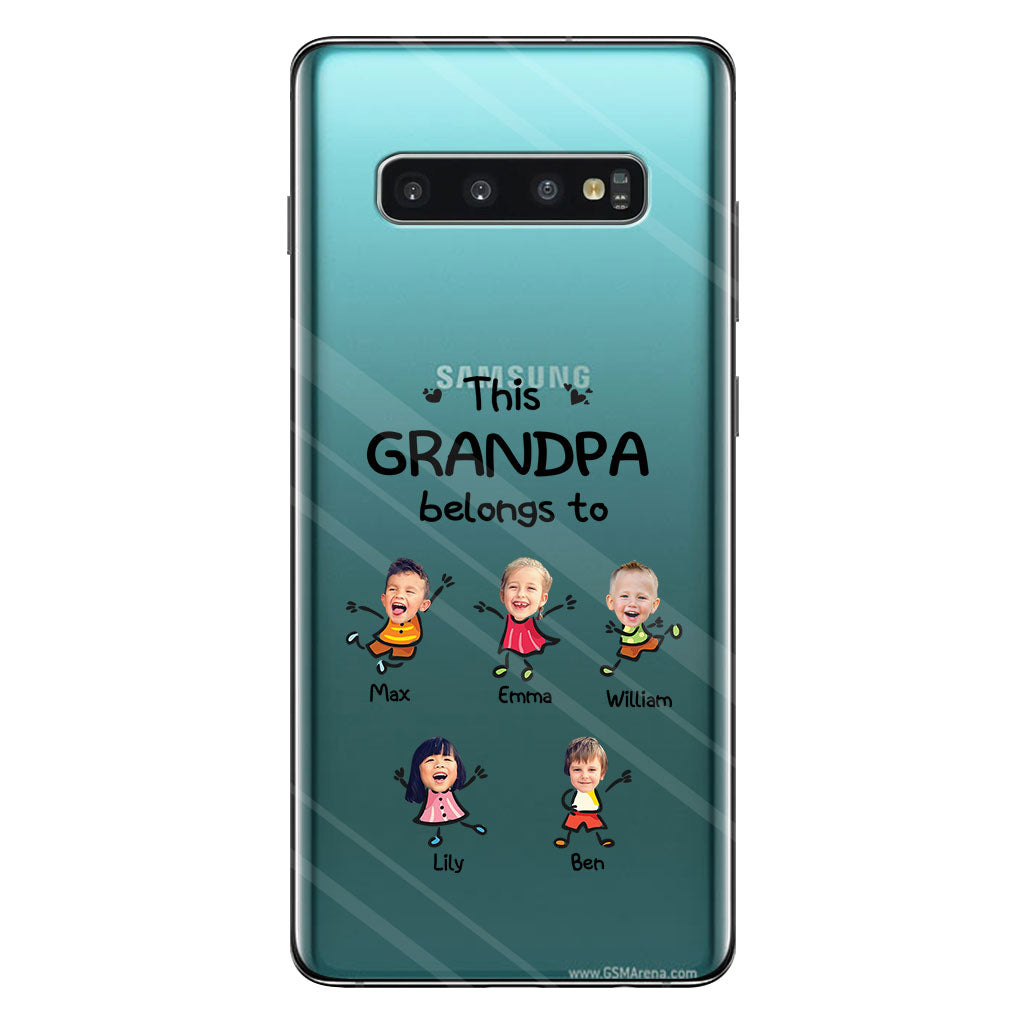Cette coque de téléphone transparente personnalisée « Ce grand-père appartient à »