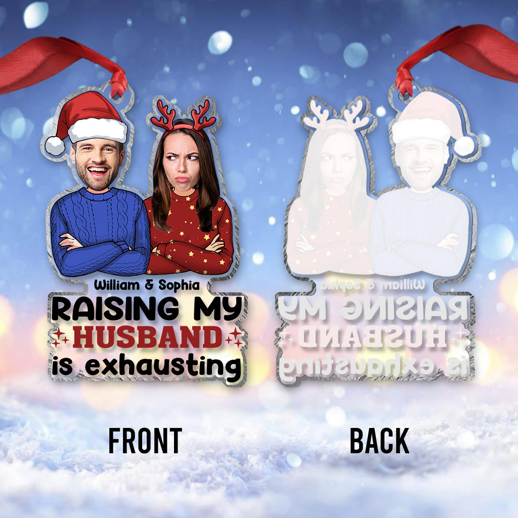 Élever mon mari est épuisant - Ornement transparent personnalisé pour mari et femme