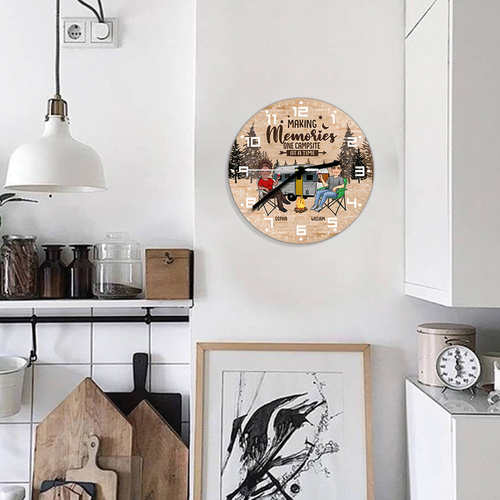 Horloge murale de camping personnalisée Happy Camper