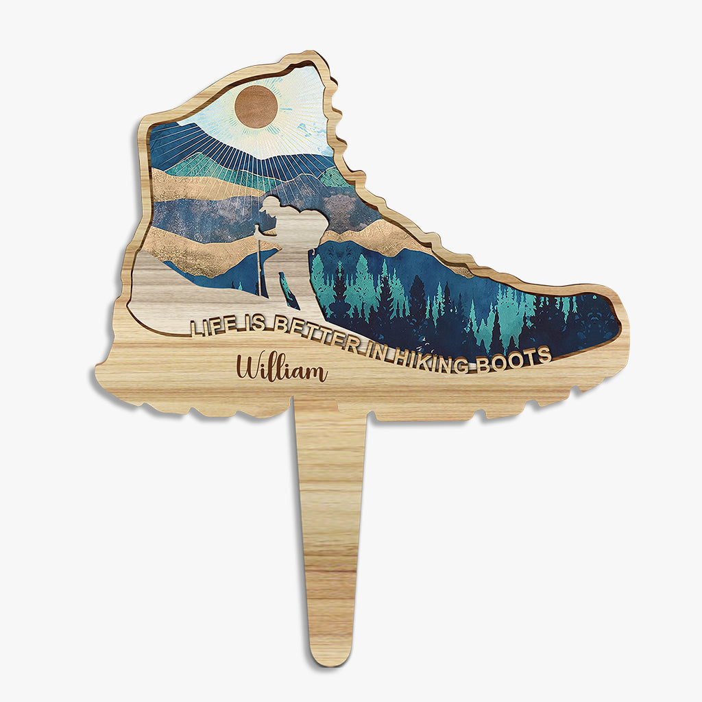 La vie est plus belle en chaussures de randonnée - Plaque de piquet personnalisée en acrylique