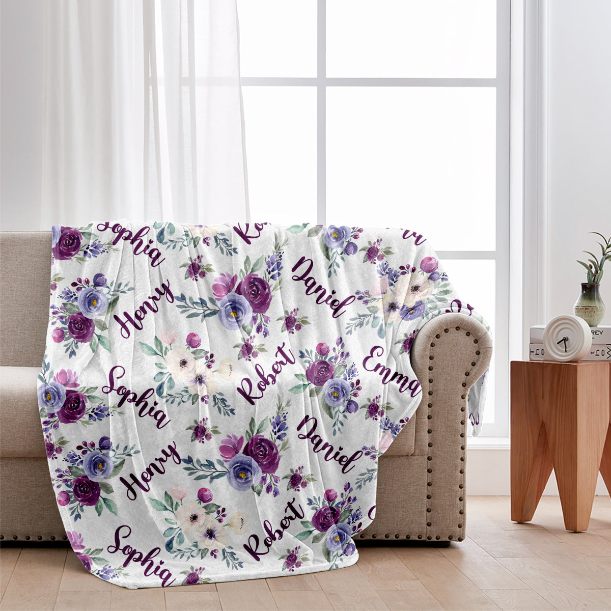 Couverture familiale personnalisée avec nom et fleurs violettes
