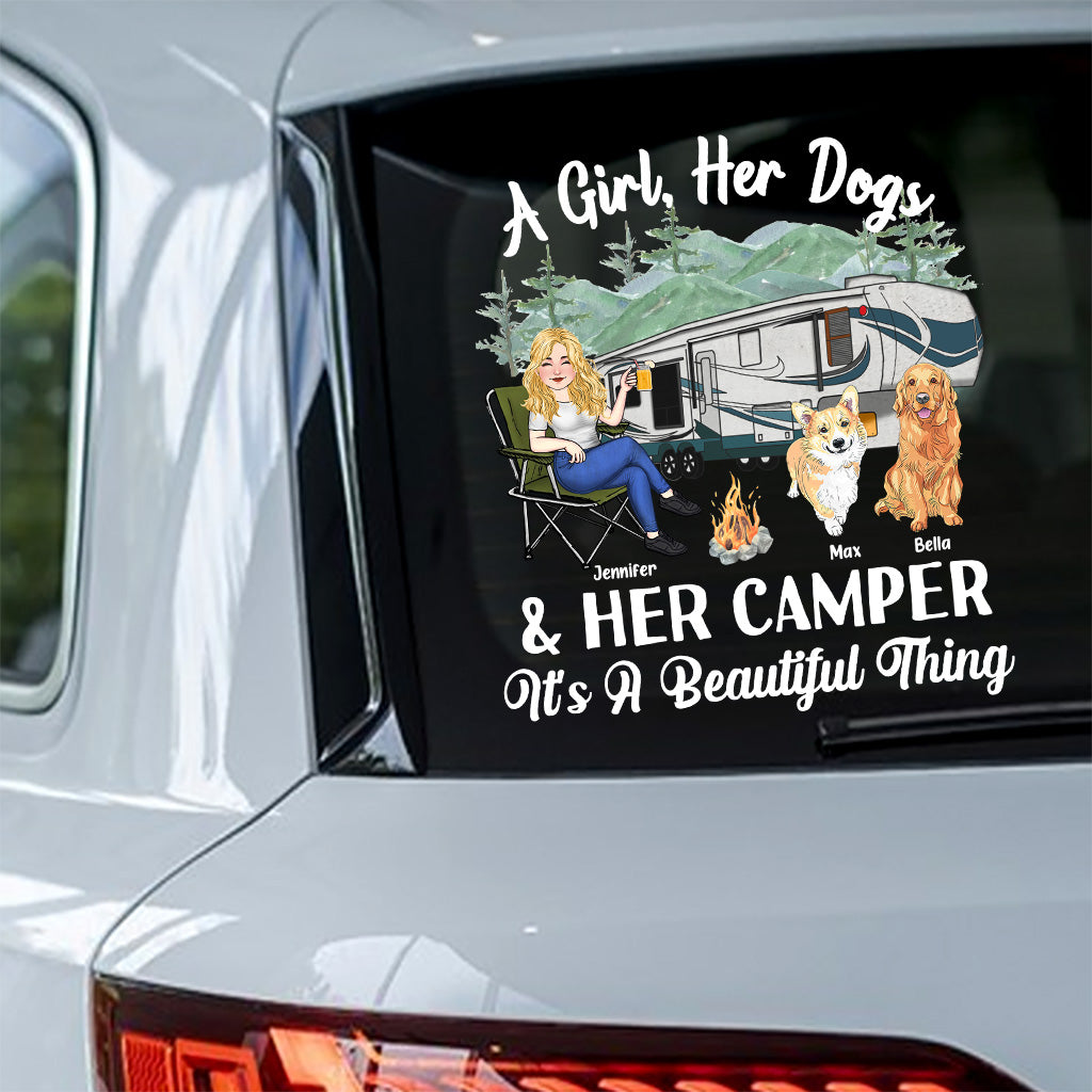Une fille, son chien et sa caravane - Autocollant de camping personnalisé