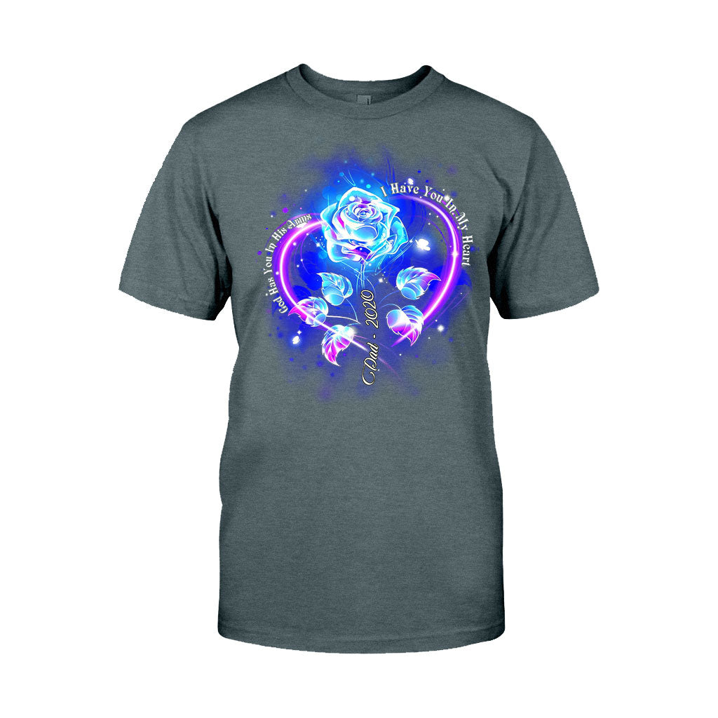 Dieu te tient dans ses bras, je te porte dans mon cœur - T-shirt et sweat à capuche personnalisés en hommage