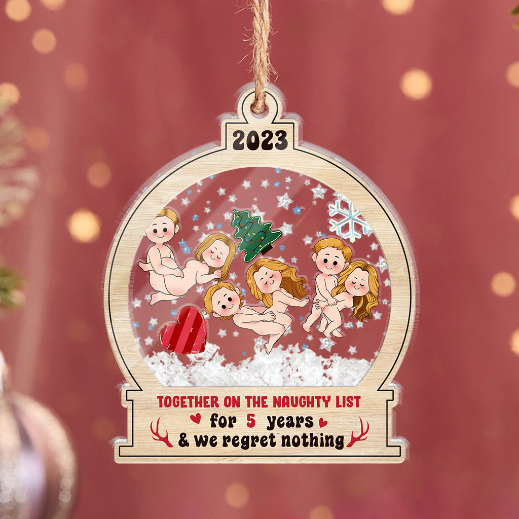 Sur la liste des vilains depuis des années - Cadeau pour petite amie, mari, femme, petit ami - Ornement à secouer personnalisé à 3 couches