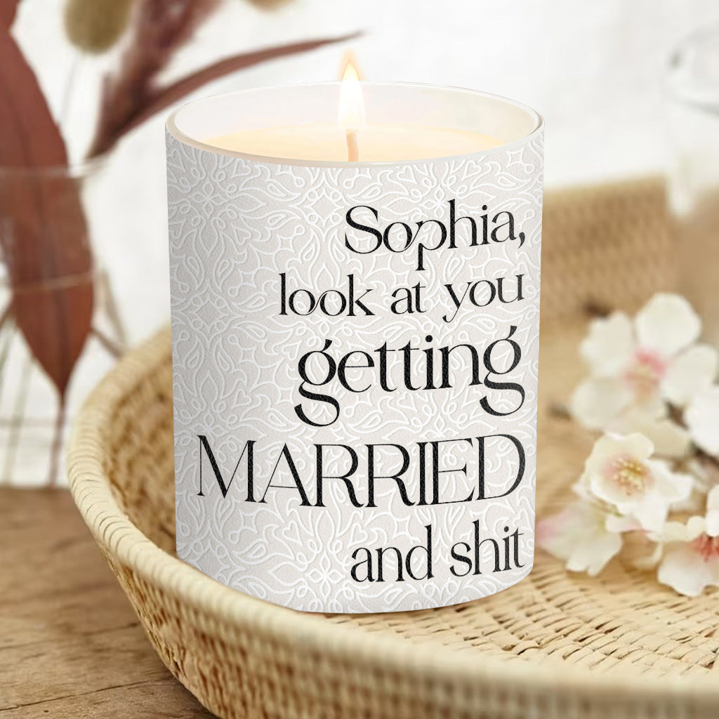 « Regardez-vous vous marier ! » - Cadeau de mariage pour les mariés - Bougie personnalisée avec couvercle en bois