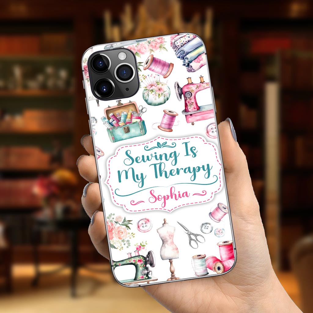 La couture, ma thérapie - Coque de téléphone personnalisée à la couture