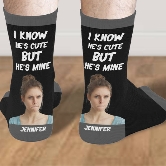 Je sais qu'il est mignon, mais il est à moi - Chaussettes personnalisées pour couples
