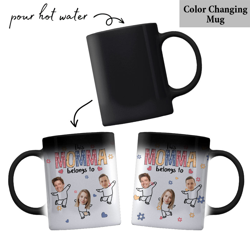 Cette tasse personnalisée « Maman/Grand-mère/Mamie appartient à »