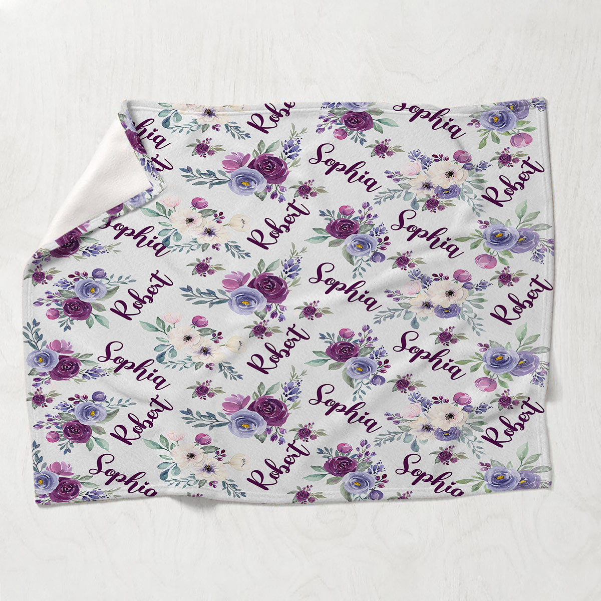 Couverture personnalisée pour couple avec fleurs violettes et noms personnalisés
