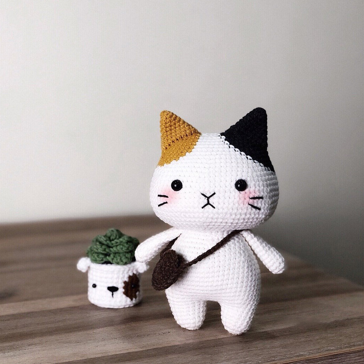 Chat amigurumi au crochet - Cadeau pour les amoureux des chats - Poupée tricotée à la main personnalisée