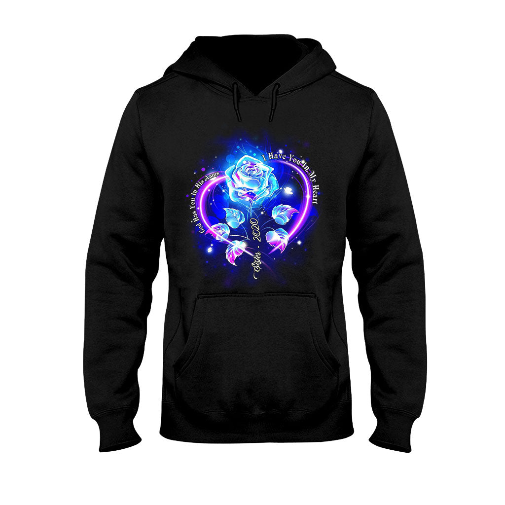 Dieu te tient dans ses bras, je te porte dans mon cœur - T-shirt et sweat à capuche personnalisés en hommage
