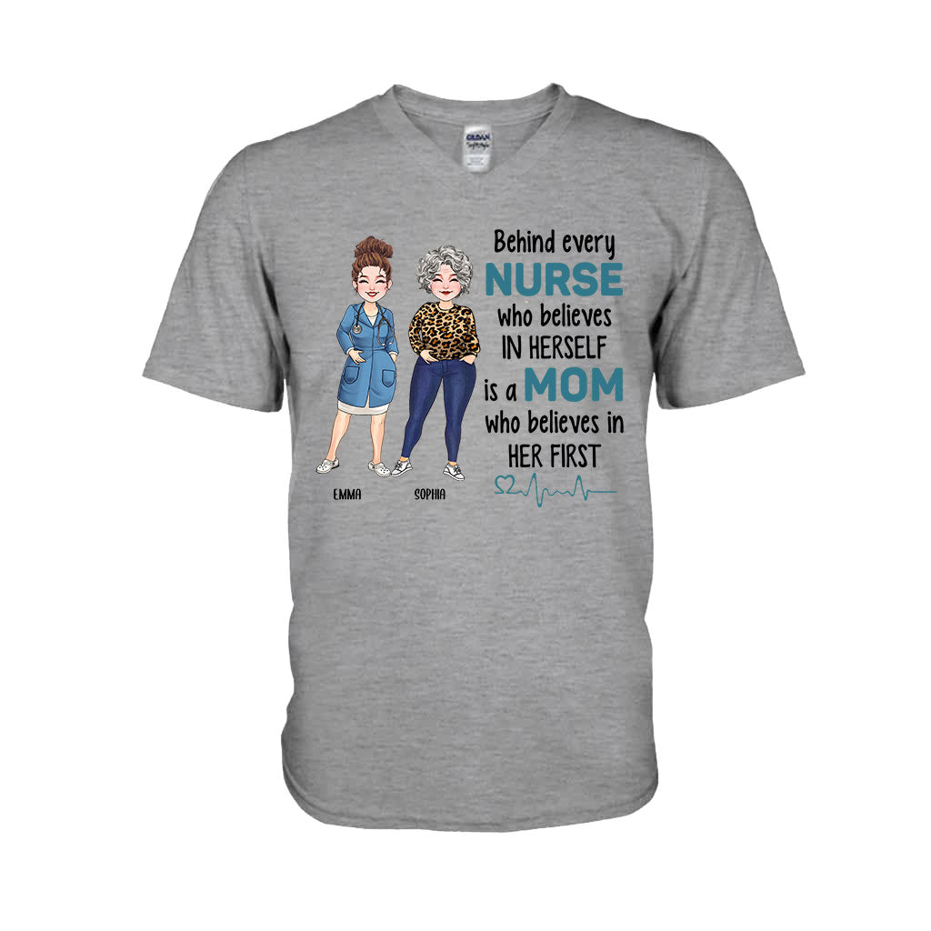 Derrière chaque infirmière qui croit en elle - T-shirt et sweat à capuche personnalisés pour infirmières