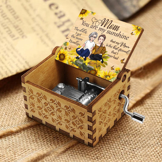 The Older I Get The More I Realise - Personalized Mother's Day Mother Hand Crank Music Box