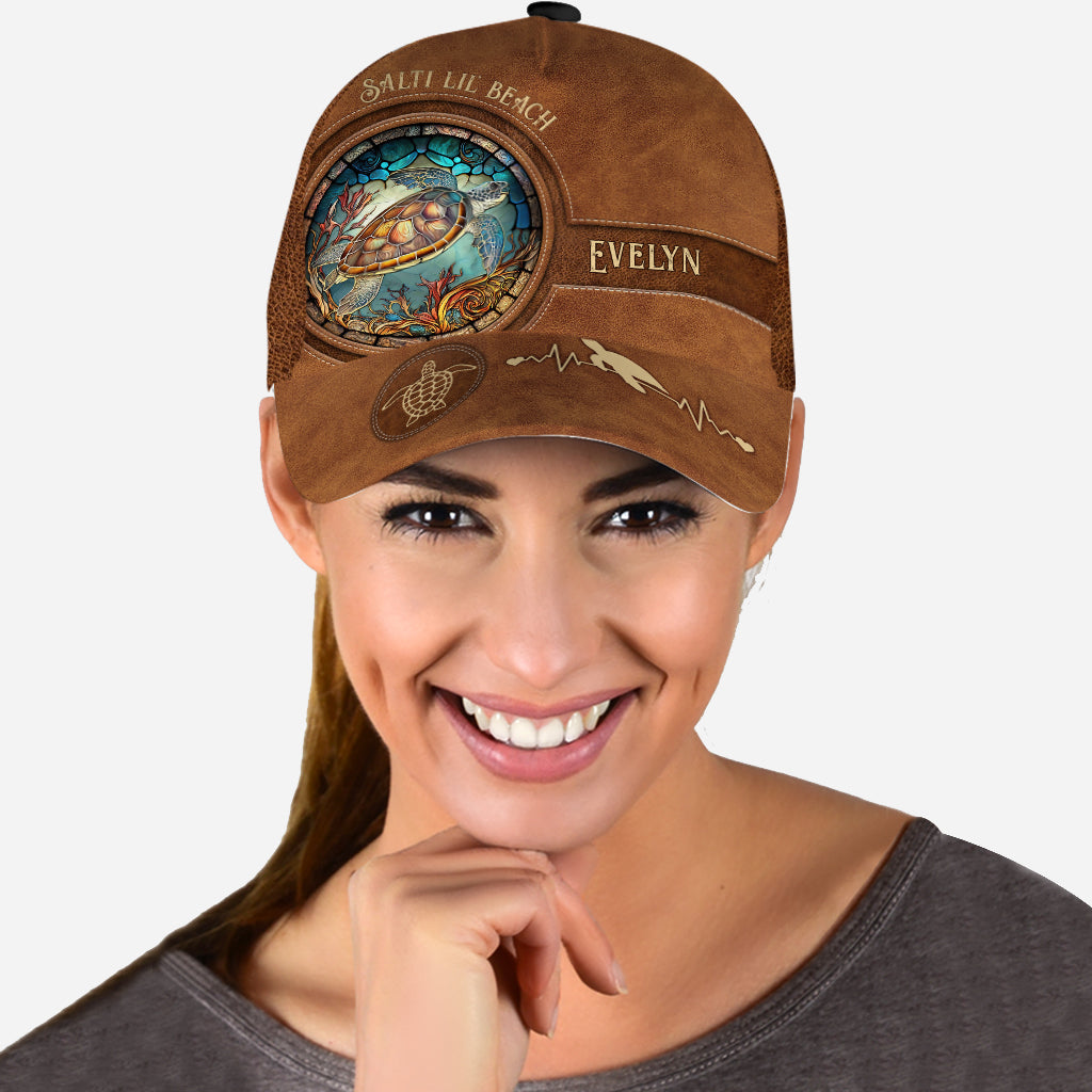 Casquette classique personnalisée avec vitrail tortue de mer Salty Lil' Beach -