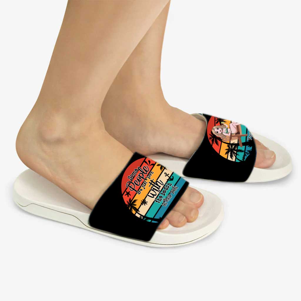 La vie est plus belle à la plage - Sandales à enfiler personnalisées pour les amoureux de la mer