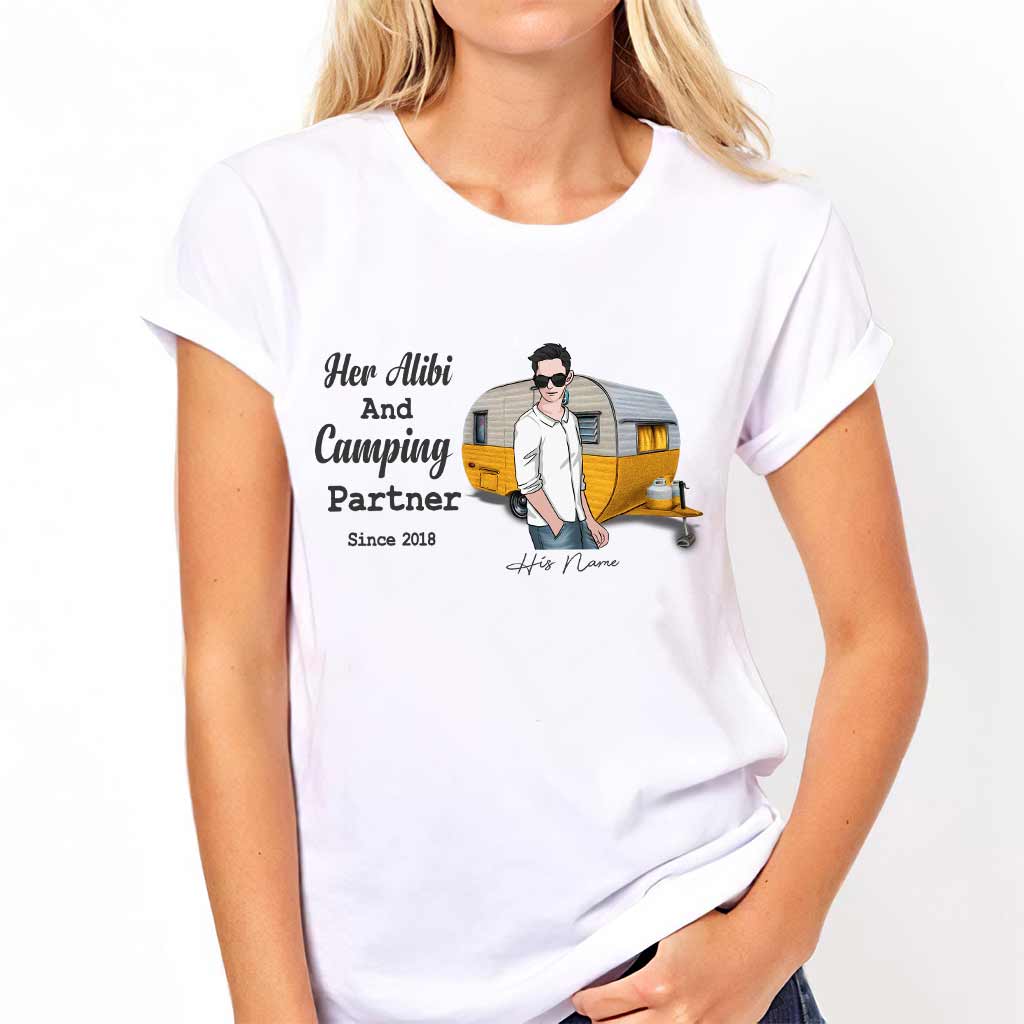 Son alibi et son partenaire de camping - T-shirt et sweat à capuche personnalisés pour couple