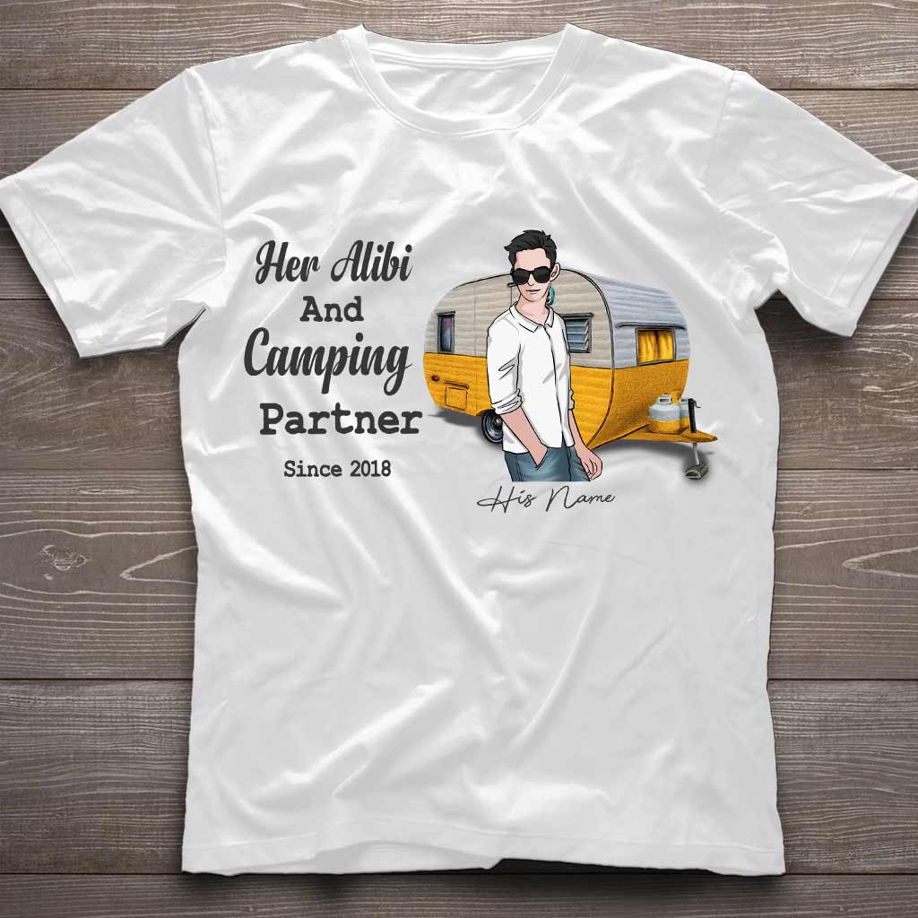 Son alibi et son partenaire de camping - T-shirt et sweat à capuche personnalisés pour couple