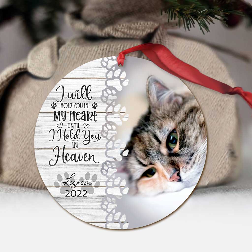 Je te garderai dans mon cœur jusqu'à ce que je te serre dans mes bras au paradis - Ornement de Noël personnalisé pour chat (Imprimé des deux côtés)