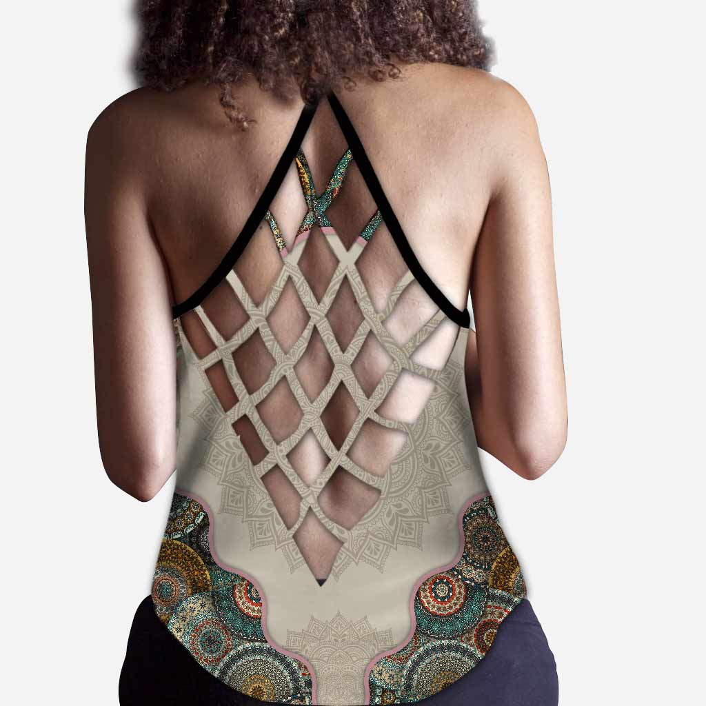 Je ne suis pas du sucre, des épices et tout ce qui est gentil, je suis de la sauge et du quartier - Débardeur de yoga personnalisé avec croix