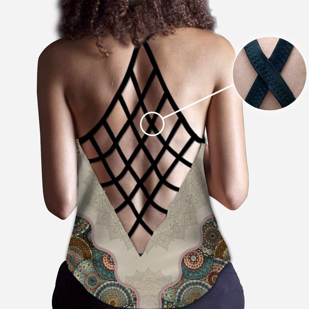 Je ne suis pas du sucre, des épices et tout ce qui est gentil, je suis de la sauge et du quartier - Débardeur de yoga personnalisé avec croix