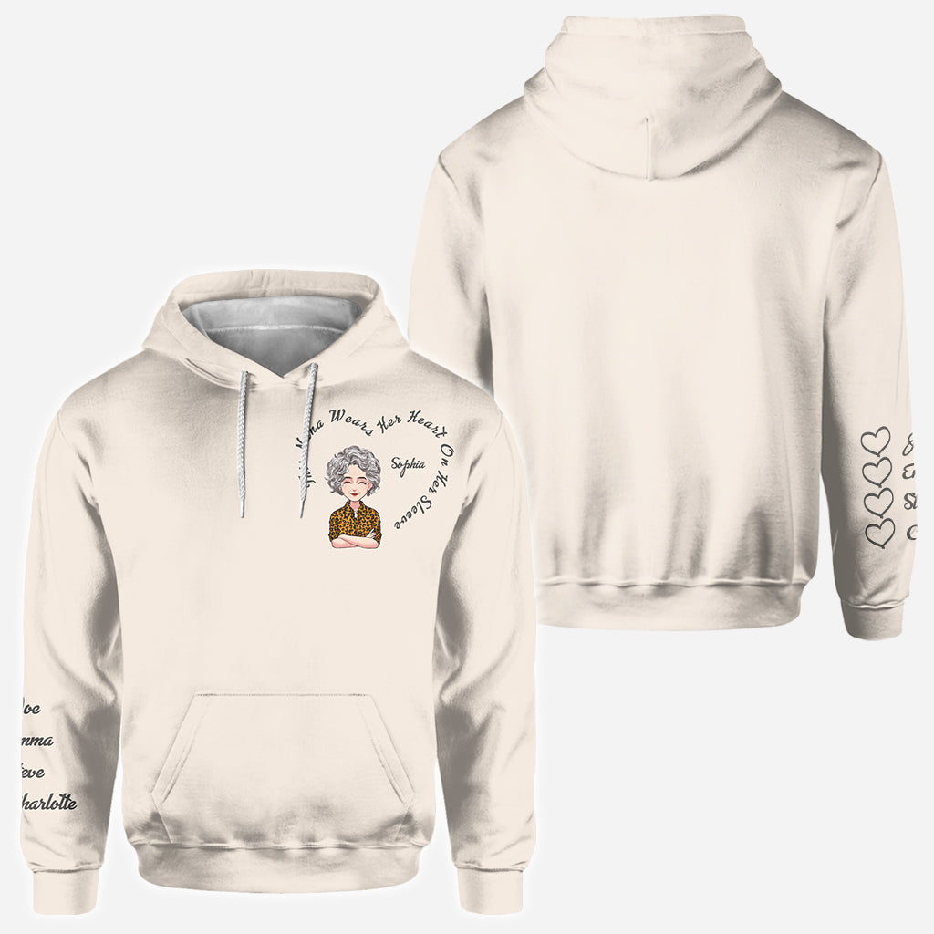 Cette grand-mère porte son cœur - Sweat à capuche personnalisé pour la fête des mères