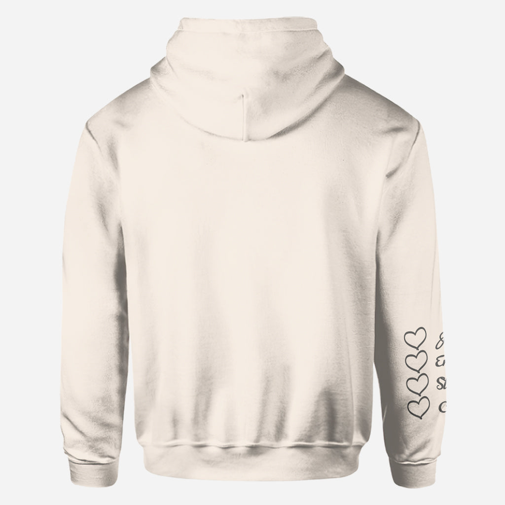 Cette grand-mère porte son cœur - Sweat à capuche personnalisé pour la fête des mères