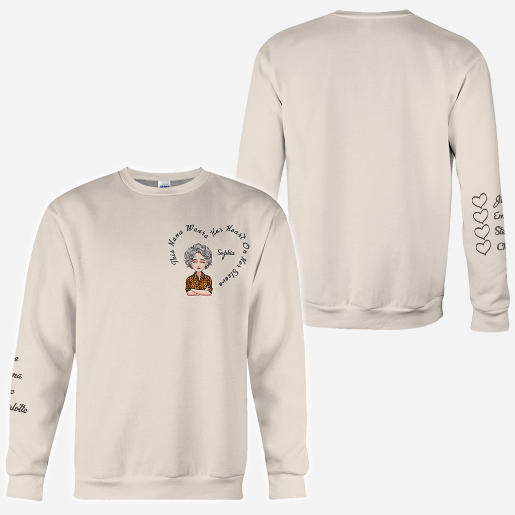 Cette grand-mère porte son cœur - Sweat à capuche personnalisé pour la fête des mères