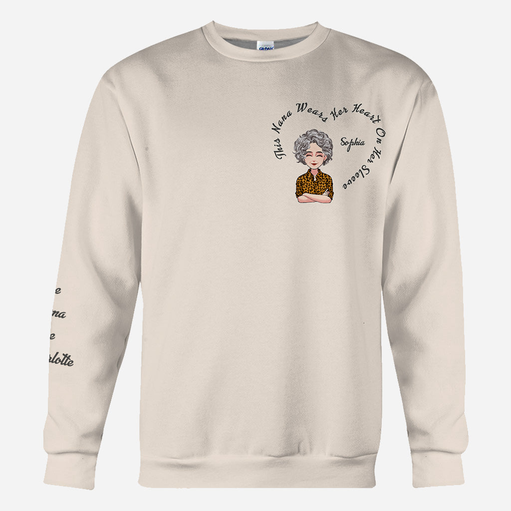 Cette grand-mère porte son cœur - Sweat à capuche personnalisé pour la fête des mères