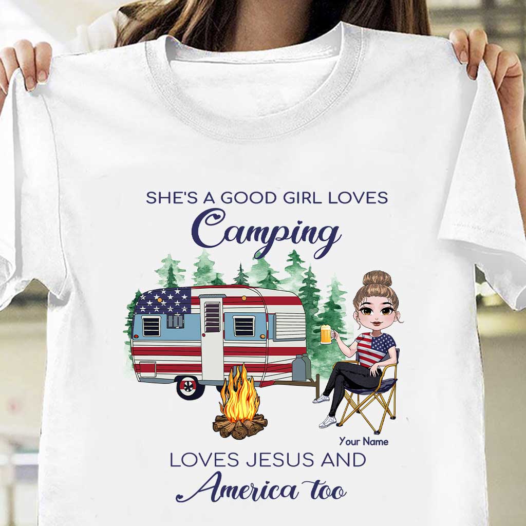 C'est une gentille fille qui adore le camping - T-shirt et sweat à capuche personnalisés pour la fête de l'Indépendance