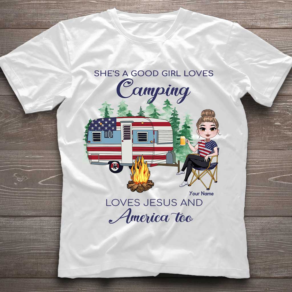 C'est une gentille fille qui adore le camping - T-shirt et sweat à capuche personnalisés pour la fête de l'Indépendance