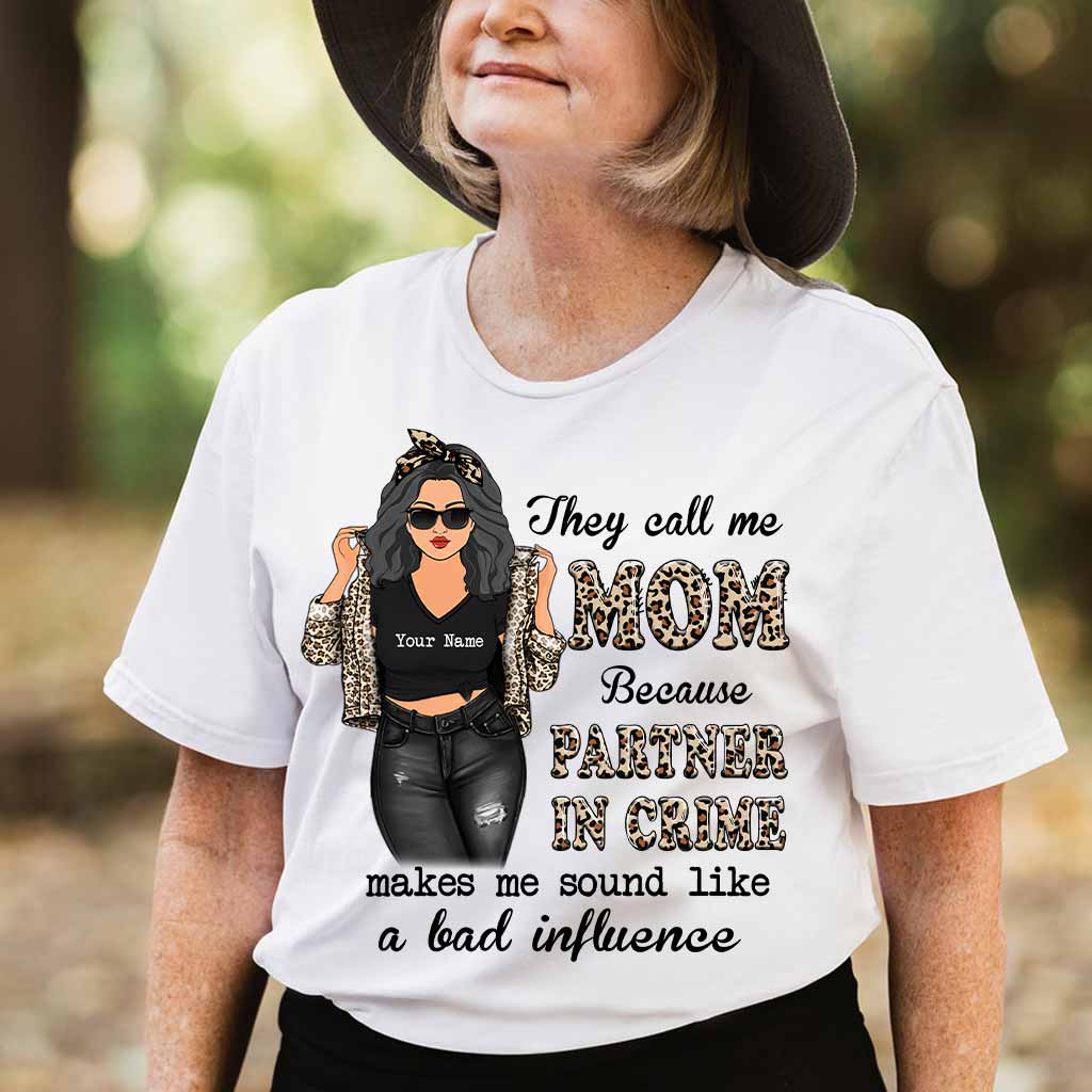 On m'appelle Maman Complice de crime - T-shirt et sweat à capuche personnalisés pour la fête des mères