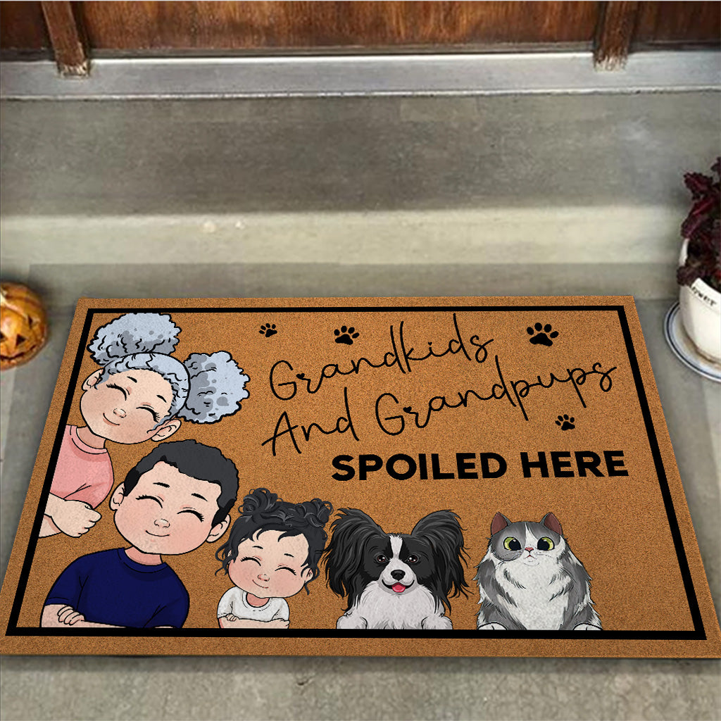Paillasson personnalisé pour la fête des mères : « Petits-enfants et chiens choyés ici ! »