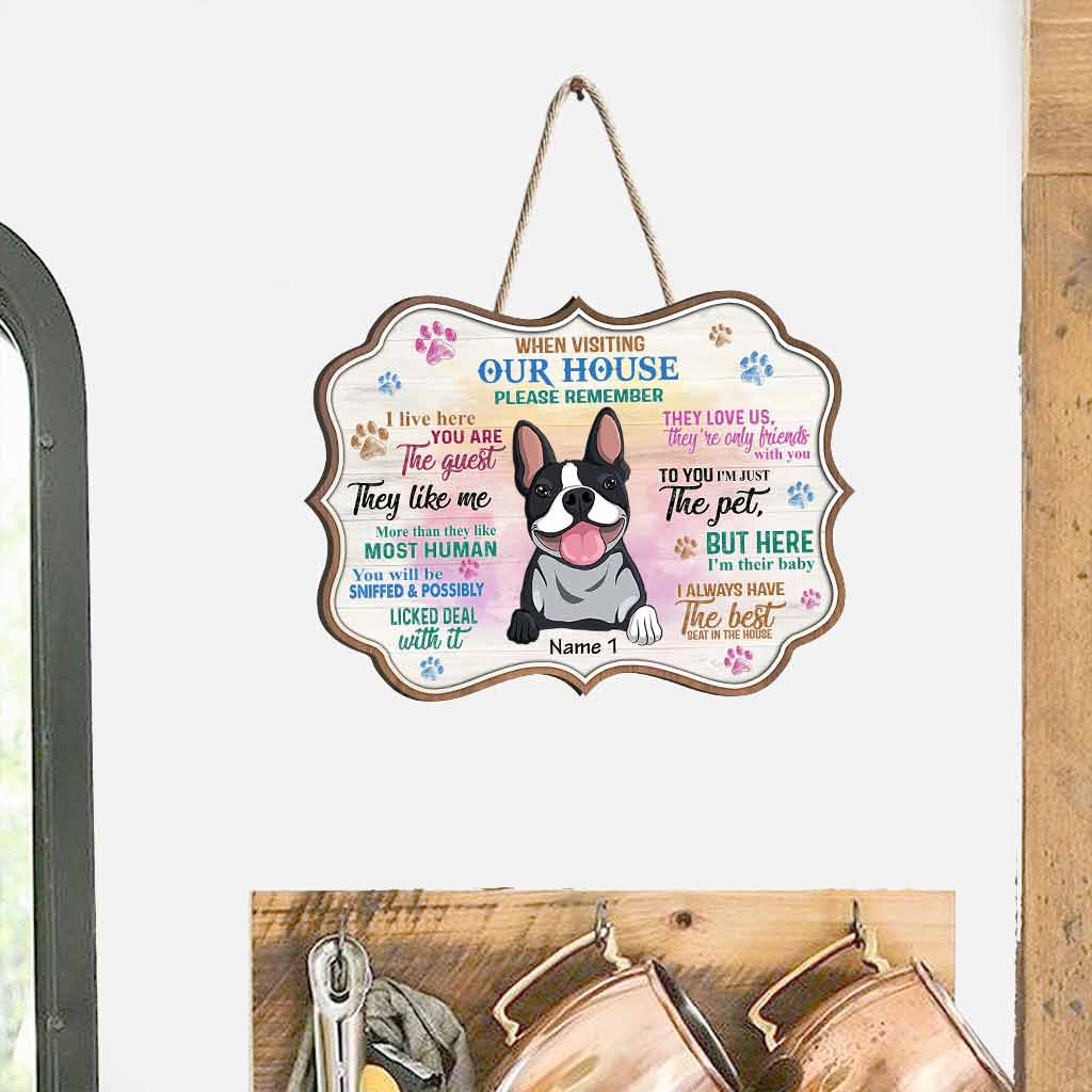 Lors de votre visite à la niche, n'oubliez pas : panneau en bois personnalisé pour chien