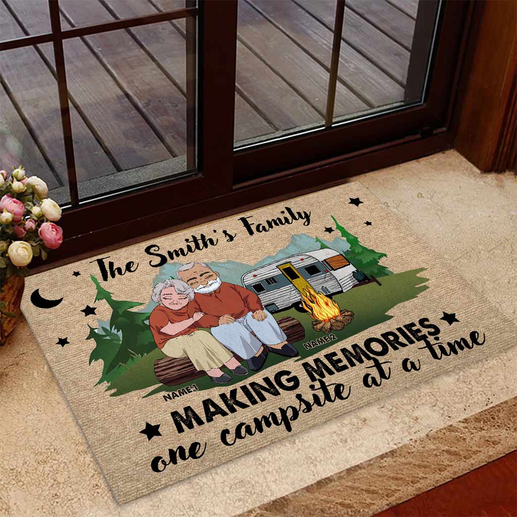 I Just Want To Hold Your Hand Camping Old Couple - Personalized Doormat