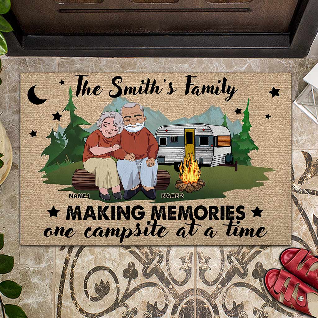 I Just Want To Hold Your Hand Camping Old Couple - Personalized Doormat