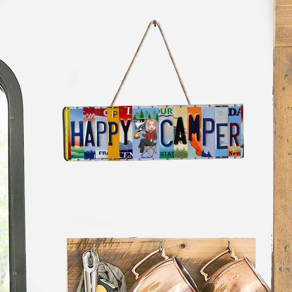Plaque d'immatriculation Happy Camper - Panneau en bois personnalisé pour le camping avec motif métallique imprimé