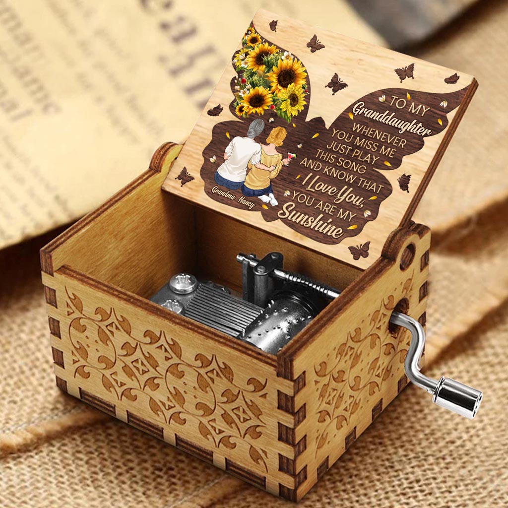 To My Granddaughter - Personalized Mother's Day Grandma Hand Crank Music Box